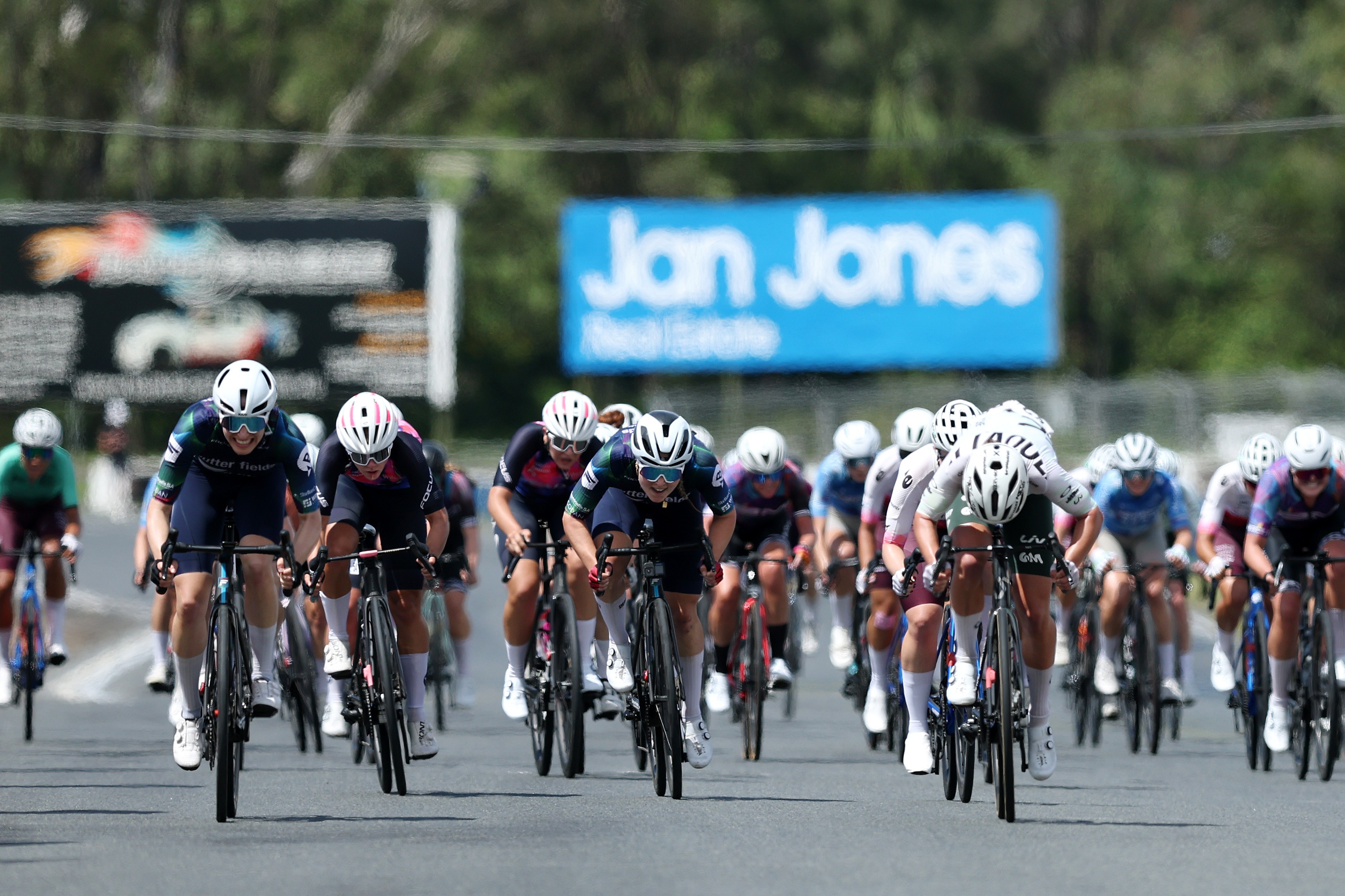 Sophie Edwards sprinting to the win in stage 1 of the Q Tour in the PSL ProVelo Super League 2026